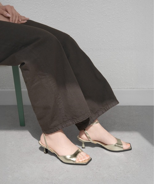 MAMIAN（マミアン）の「スクエアトゥ ストラップサンダル (5.0cmヒール)（サンダル・レディース・ブラック/グレイッシュベージュ/ホワイトゴールド・L/M/S/LL）」の18枚目の写真