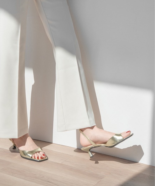 MAMIAN（マミアン）の「スクエアトゥ ストラップサンダル (5.0cmヒール)（サンダル・レディース・ブラック/グレイッシュベージュ/ホワイトゴールド・L/M/S/LL）」の17枚目の写真