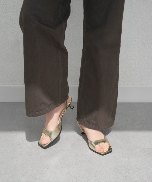 MAMIAN（マミアン）の「スクエアトゥ ストラップサンダル (5.0cmヒール)（サンダル・レディース・ブラック/グレイッシュベージュ/ホワイトゴールド・L/M/S/LL）」の19枚目の写真