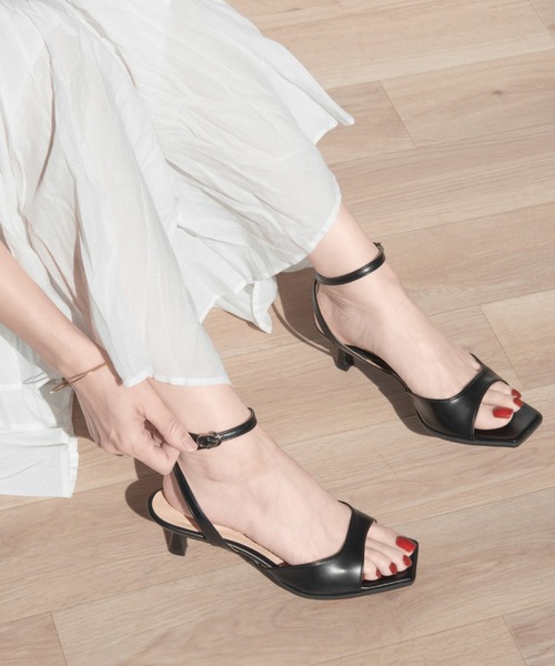 MAMIAN（マミアン）の「スクエアトゥ ストラップサンダル (5.0cmヒール)（サンダル・レディース・ブラック/グレイッシュベージュ/ホワイトゴールド・L/M/S/LL）」の16枚目の写真