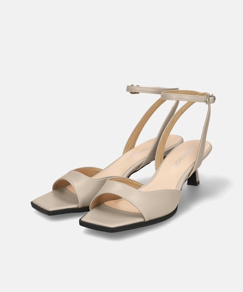 MAMIAN（マミアン）の「スクエアトゥ ストラップサンダル (5.0cmヒール)（サンダル・レディース・ブラック/グレイッシュベージュ/ホワイトゴールド・L/M/S/LL）」の21枚目の写真