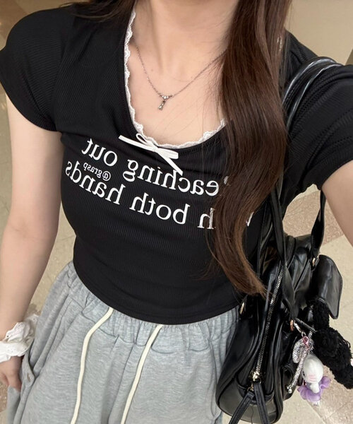 continuer de NICE CLAUP（コンティニューデナイスクラップ）の「【@re.__mi23セレクト】衿ぐりレーステレコT（Tシャツ/カットソー・レディース・ブラック/オフホワイト/ピンク・FREE）」の3枚目の写真