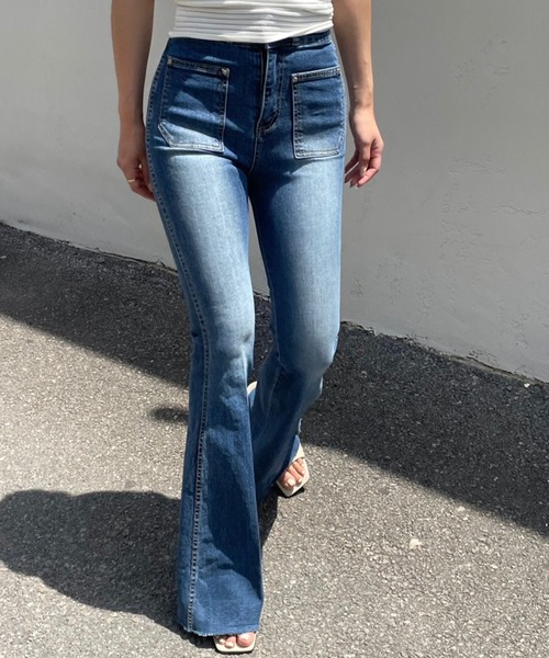 meJane(ミージェーン)の「裾フレア デニムパンツ(デニムパンツ・レディース・ブルー/ブラック/インディゴブルー・S/M)」の5枚目の写真