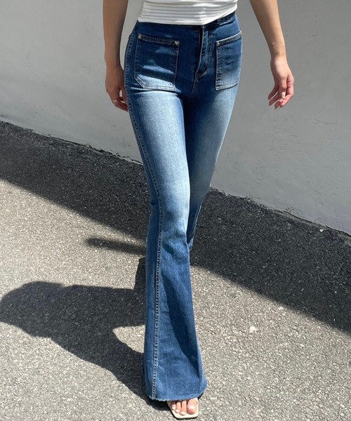 meJane(ミージェーン)の「裾フレア デニムパンツ(デニムパンツ・レディース・ブルー/ブラック/インディゴブルー・S/M)」の7枚目の写真