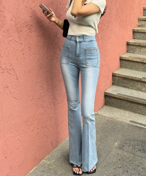 meJane(ミージェーン)の「裾フレア デニムパンツ(デニムパンツ・レディース・ブルー/ブラック/インディゴブルー・S/M)」の13枚目の写真