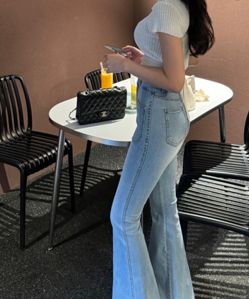 meJane(ミージェーン)の「裾フレア デニムパンツ(デニムパンツ・レディース・ブルー/ブラック/インディゴブルー・S/M)」の18枚目の写真