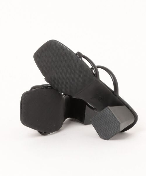 mellowneon（メロウネオン）の「クロスストラップミュールサンダル（サンダル・レディース・アイボリー/ブラック・SMALL/MEDIUM/LARGE）」の4枚目の写真