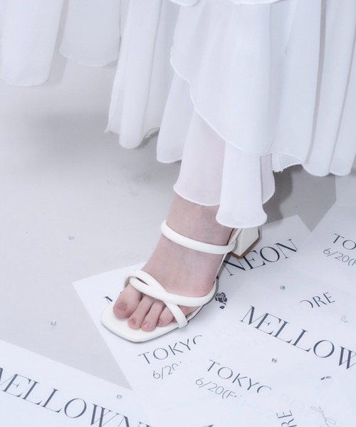 mellowneon（メロウネオン）の「クロスストラップミュールサンダル（サンダル・レディース・アイボリー/ブラック・SMALL/MEDIUM/LARGE）」の6枚目の写真