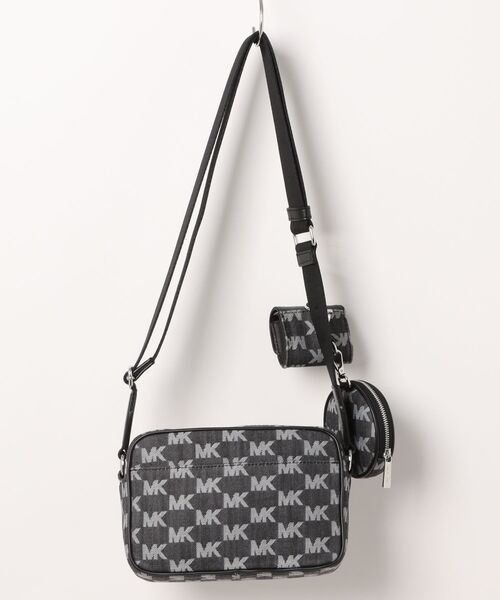 MICHAEL KORS(マイケルコース)の「JET SET ITEM クロスボディ ウィズ テックアタッチ ミディアム - MKシグネチャー(ショルダーバッグ・レディース・ブラック・FREE)」の2枚目の写真