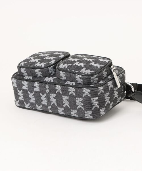MICHAEL KORS(マイケルコース)の「JET SET ITEM クロスボディ ウィズ テックアタッチ ミディアム - MKシグネチャー(ショルダーバッグ・レディース・ブラック・FREE)」の3枚目の写真