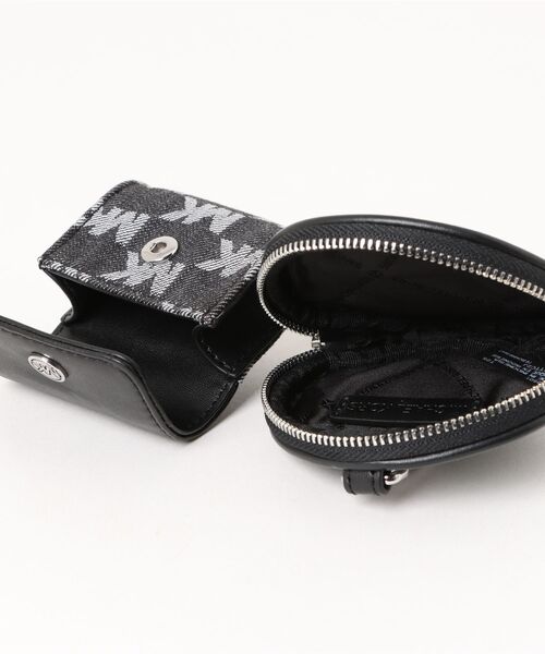 MICHAEL KORS(マイケルコース)の「JET SET ITEM クロスボディ ウィズ テックアタッチ ミディアム - MKシグネチャー(ショルダーバッグ・レディース・ブラック・FREE)」の6枚目の写真