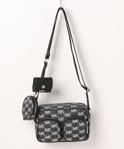MICHAEL KORS(マイケルコース)の「JET SET ITEM クロスボディ ウィズ テックアタッチ ミディアム - MKシグネチャー(ショルダーバッグ・レディース・ブラック・FREE)」の11枚目の写真