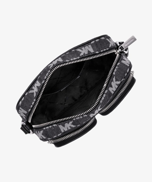 MICHAEL KORS(マイケルコース)の「JET SET ITEM クロスボディ ウィズ テックアタッチ ミディアム - MKシグネチャー(ショルダーバッグ・レディース・ブラック・FREE)」の7枚目の写真