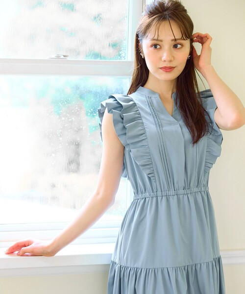 Feroux(フェルゥ)の「ショルダーフリルティアード ワンピース(ワンピース・レディース・ライラック系/スカイブルー系・1/2)」の8枚目の写真