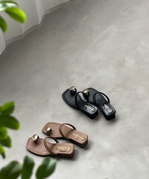 ORiental TRaffic by yuri（オリエンタルトラフィックバイユリ）の「【ZOZOTOWN限定】メタルモチーフトングサンダル/51290（サンダル・レディース・ブラウン/ベージュ/ブラック・LL/M/S/L）」の4枚目の写真