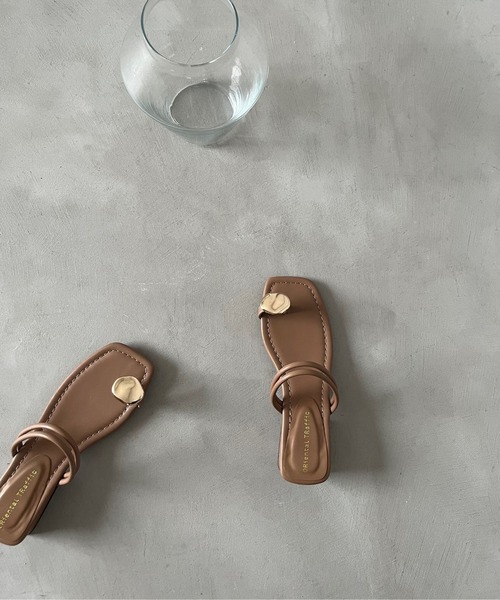 ORiental TRaffic by yuri（オリエンタルトラフィックバイユリ）の「【ZOZOTOWN限定】メタルモチーフトングサンダル/51290（サンダル・レディース・ブラウン/ベージュ/ブラック・LL/M/S/L）」の6枚目の写真