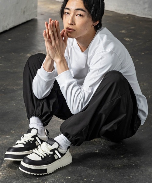 +CLOSET（プラスクローゼット）の「ロープシューレースレザースニーカー（スニーカー・メンズ・ホワイト/ブラック・26.5cm/25.5cm/24.5cm/27.5cm/24.0cm/23.5cm）」の4枚目の写真