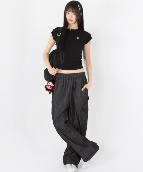 muahmuah(ムーアムーア)の「A'GEM/9 × .kom 『muah muah/ムーアムーア』SLIM FIT REGULAR BUTTON HALF T-SHIRT/スリムレギュラーボタン半袖Tシャツ(Tシャツ/カットソー・レディース・カーキ/ブラック/アイボリー・FREE)」の13枚目の写真