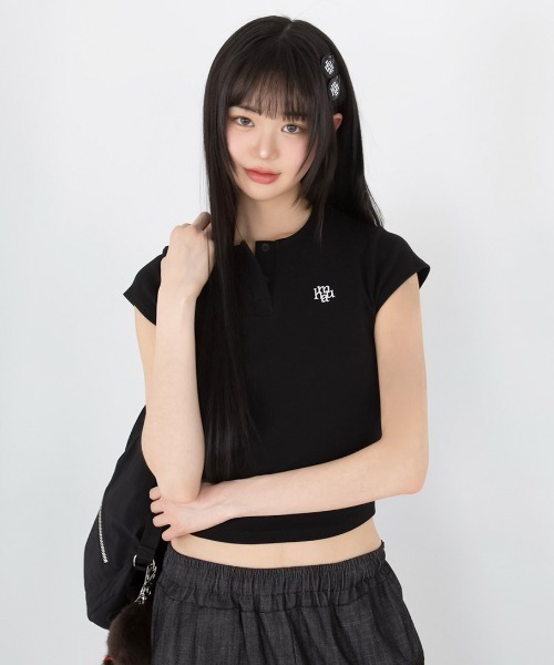 muahmuah(ムーアムーア)の「A'GEM/9 × .kom 『muah muah/ムーアムーア』SLIM FIT REGULAR BUTTON HALF T-SHIRT/スリムレギュラーボタン半袖Tシャツ(Tシャツ/カットソー・レディース・カーキ/ブラック/アイボリー・FREE)」の11枚目の写真