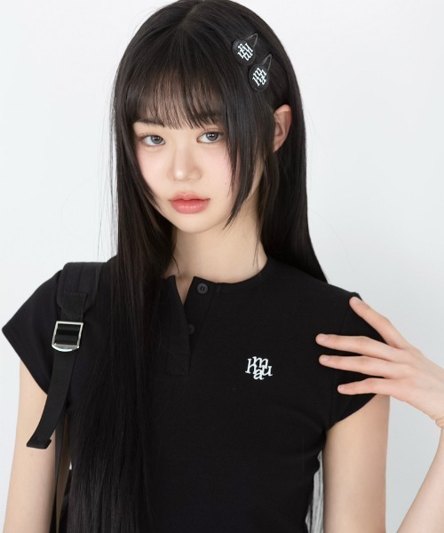 muahmuah(ムーアムーア)の「A'GEM/9 × .kom 『muah muah/ムーアムーア』SLIM FIT REGULAR BUTTON HALF T-SHIRT/スリムレギュラーボタン半袖Tシャツ(Tシャツ/カットソー・レディース・カーキ/ブラック/アイボリー・FREE)」の9枚目の写真