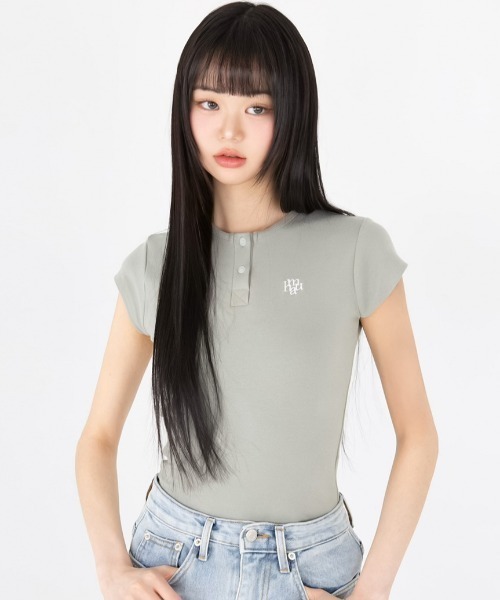 tシャツ A'GEM/9 × .kom 「muah muah/ムーアムーア」LAYERED STRAP HALF T-SHIRT/レイヤードストラップ A'GEM/9 × .kom 『muah muah/ムーアムーア』LAYERED STRAP HALF