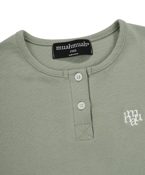 muahmuah(ムーアムーア)の「A'GEM/9 × .kom 『muah muah/ムーアムーア』SLIM FIT REGULAR BUTTON HALF T-SHIRT/スリムレギュラーボタン半袖Tシャツ(Tシャツ/カットソー・レディース・カーキ/ブラック/アイボリー・FREE)」の22枚目の写真