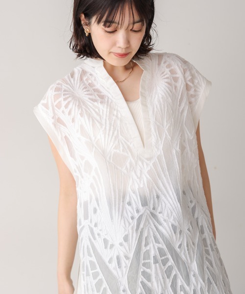 Bou Jeloud（ブージュルード）の「Vネックレースプルオーバー（Tシャツ/カットソー・レディース・ブラック/オフホワイト・38）」の3枚目の写真
