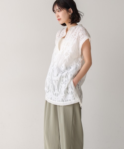 Bou Jeloud（ブージュルード）の「Vネックレースプルオーバー（Tシャツ/カットソー・レディース・ブラック/オフホワイト・38）」の6枚目の写真