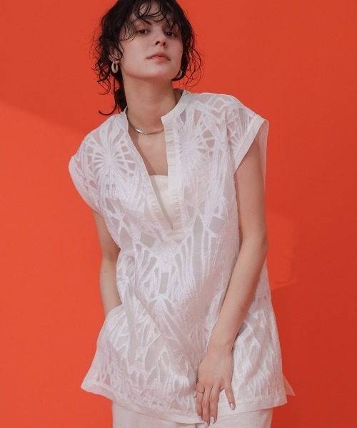 Bou Jeloud（ブージュルード）の「Vネックレースプルオーバー（Tシャツ/カットソー・レディース・ブラック/オフホワイト・38）」の17枚目の写真