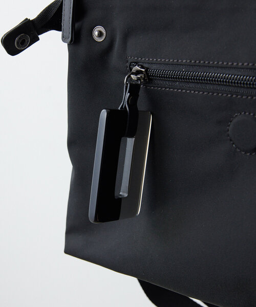 ear PAPILLONNER（イアパピヨネ）の「《撥水/軽量》樹脂チャームフラップショルダーバッグ（ショルダーバッグ・レディース・グレー系その他/ブラック系その他・FREE）」の6枚目の写真