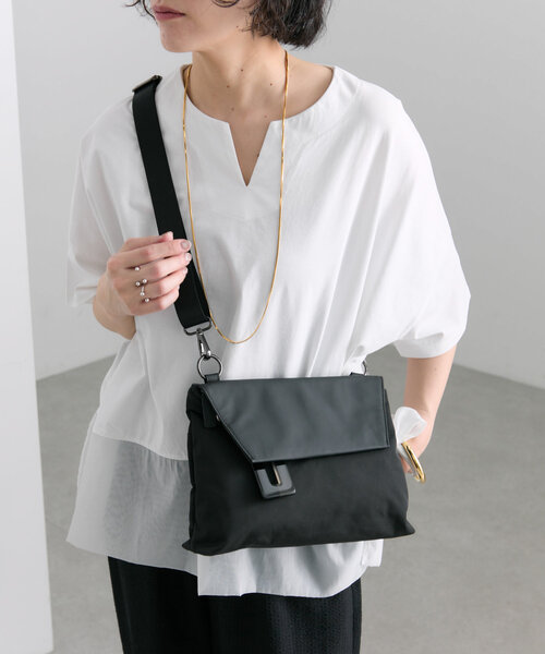 ear PAPILLONNER（イアパピヨネ）の「《撥水/軽量》樹脂チャームフラップショルダーバッグ（ショルダーバッグ・レディース・グレー系その他/ブラック系その他・FREE）」の10枚目の写真