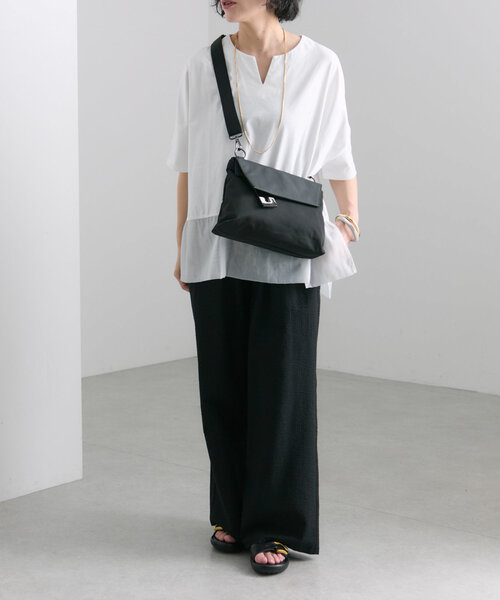 ear PAPILLONNER（イアパピヨネ）の「《撥水/軽量》樹脂チャームフラップショルダーバッグ（ショルダーバッグ・レディース・グレー系その他/ブラック系その他・FREE）」の11枚目の写真