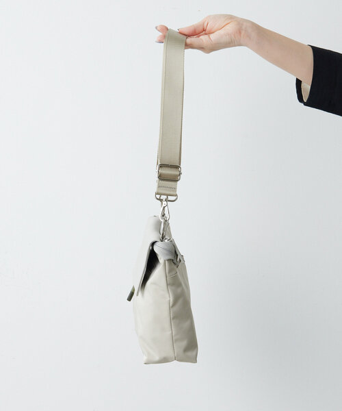 ear PAPILLONNER（イアパピヨネ）の「《撥水/軽量》樹脂チャームフラップショルダーバッグ（ショルダーバッグ・レディース・グレー系その他/ブラック系その他・FREE）」の20枚目の写真