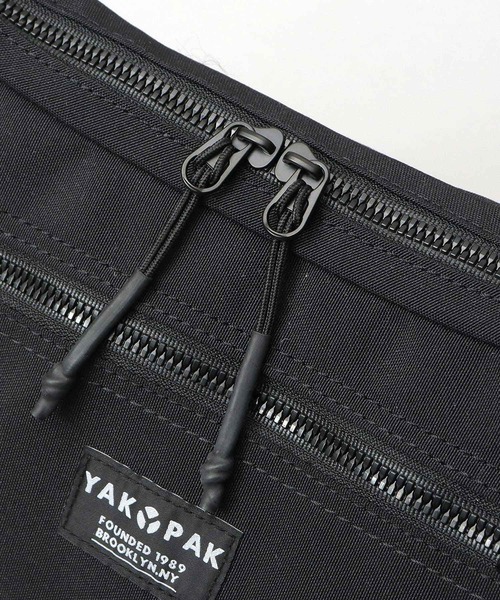 YAKPAK(ヤックパック)の「広マチ ムーンショルダーバッグ ロゴジャガードテープ(ショルダーバッグ・メンズ・ブラック・FREE)」の7枚目の写真