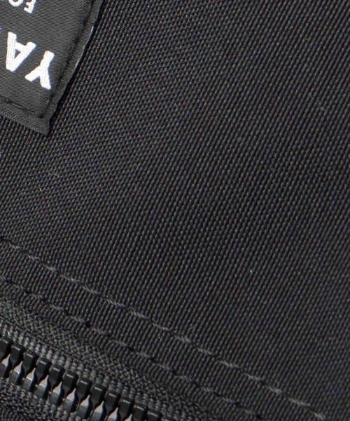 YAKPAK(ヤックパック)の「広マチ ムーンショルダーバッグ ロゴジャガードテープ(ショルダーバッグ・メンズ・ブラック・FREE)」の6枚目の写真