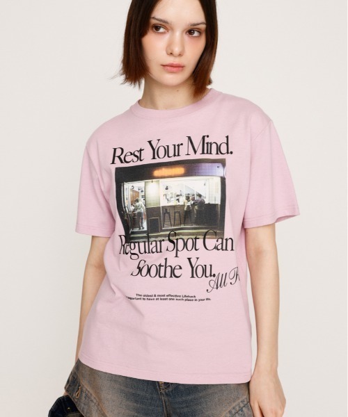 SLY（スライ）の「PHOTO LOGO 2SIZE T/SH フォト ロゴ ツーサイズ ティーシャツ 半袖 夏服（Tシャツ/カットソー・レディース・ブラック/杢グレー/ホワイト/ブラウン/ピンク・1/2）」の5枚目の写真