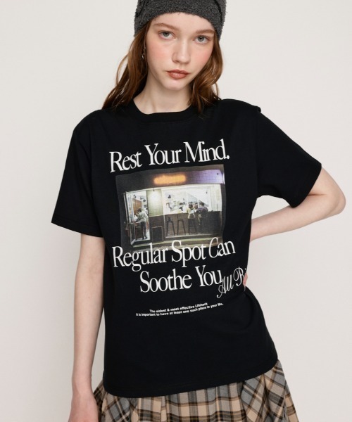 SLY（スライ）の「PHOTO LOGO 2SIZE T/SH フォト ロゴ ツーサイズ ティーシャツ 半袖 夏服（Tシャツ/カットソー・レディース・ブラック/杢グレー/ホワイト/ブラウン/ピンク・1/2）」の3枚目の写真