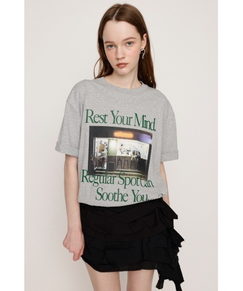 SLY（スライ）の「PHOTO LOGO 2SIZE T/SH フォト ロゴ ツーサイズ ティーシャツ 半袖 夏服（Tシャツ/カットソー・レディース・ブラック/杢グレー/ホワイト/ブラウン/ピンク・1/2）」の18枚目の写真