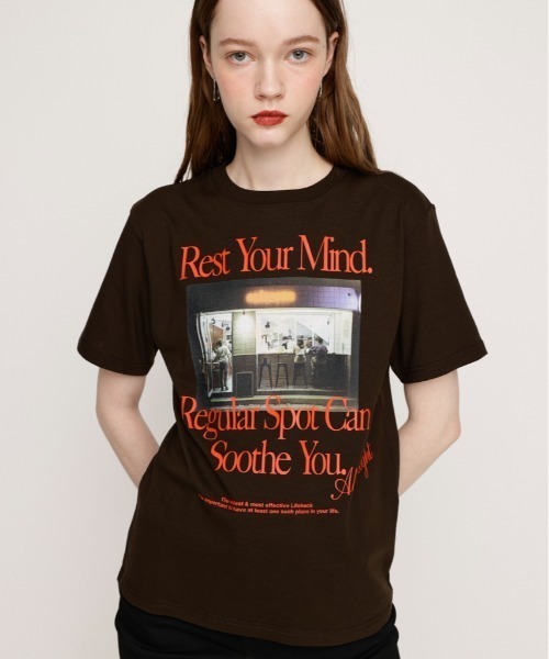 SLY（スライ）の「PHOTO LOGO 2SIZE T/SH フォト ロゴ ツーサイズ ティーシャツ 半袖 夏服（Tシャツ/カットソー・レディース・ブラック/杢グレー/ホワイト/ブラウン/ピンク・1/2）」の22枚目の写真