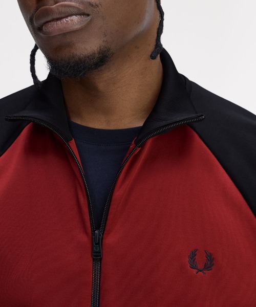 FRED PERRY（フレッドペリー）の「Contrast Sleeve Track Jacket／コントラストスリーブトラックジャケット（ジャージ・メンズ・ブルー/レッド・S/M/L/XL）」の10枚目の写真