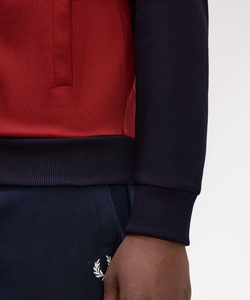 FRED PERRY（フレッドペリー）の「Contrast Sleeve Track Jacket／コントラストスリーブトラックジャケット（ジャージ・メンズ・ブルー/レッド・S/M/L/XL）」の8枚目の写真