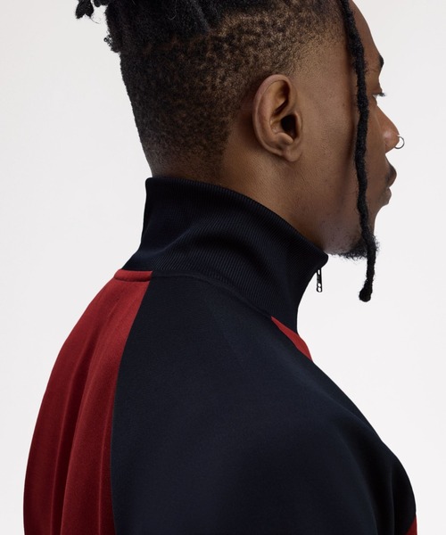 FRED PERRY（フレッドペリー）の「Contrast Sleeve Track Jacket／コントラストスリーブトラックジャケット（ジャージ・メンズ・ブルー/レッド・S/M/L/XL）」の9枚目の写真