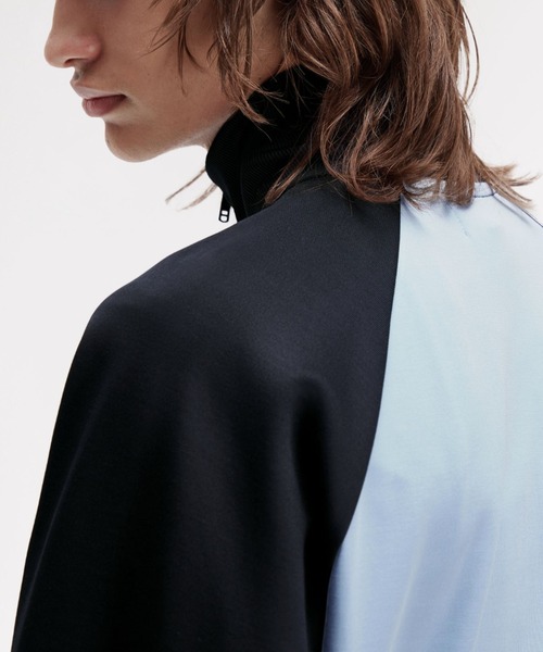 FRED PERRY（フレッドペリー）の「Contrast Sleeve Track Jacket／コントラストスリーブトラックジャケット（ジャージ・メンズ・ブルー/レッド・S/M/L/XL）」の4枚目の写真