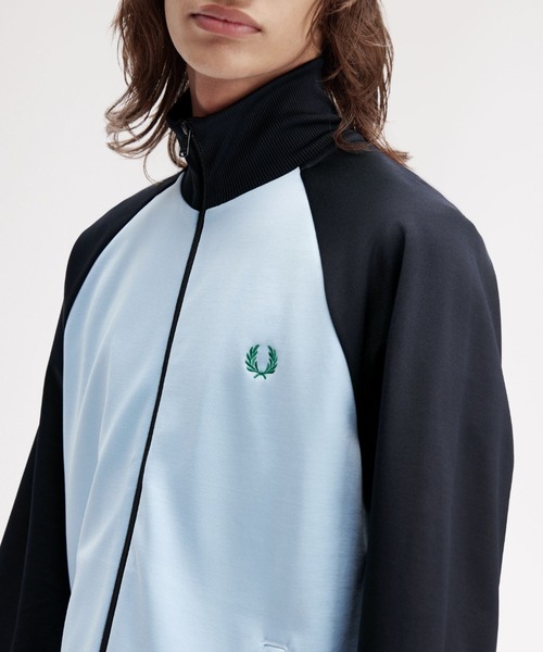 FRED PERRY（フレッドペリー）の「Contrast Sleeve Track Jacket／コントラストスリーブトラックジャケット（ジャージ・メンズ・ブルー/レッド・S/M/L/XL）」の3枚目の写真