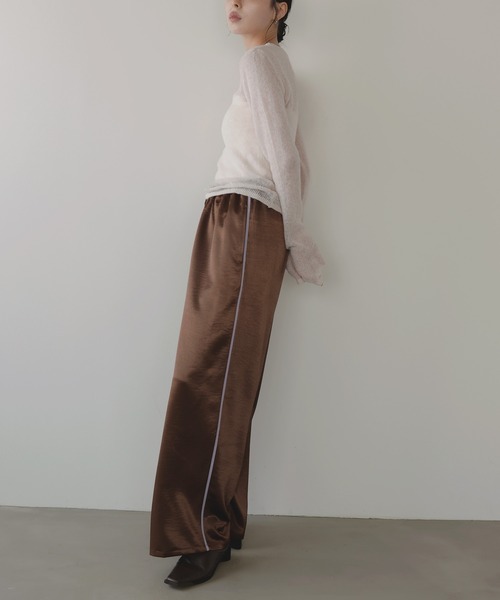 LIAN（リアン）の「サテンラインイージーパンツ（スラックス・レディース・アイボリー/ブラック/グレイッシュベージュ/ブラウン・FREE）」の14枚目の写真