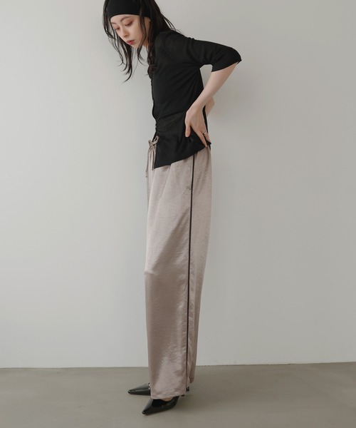 LIAN（リアン）の「サテンラインイージーパンツ（スラックス・レディース・アイボリー/ブラック/グレイッシュベージュ/ブラウン・FREE）」の21枚目の写真