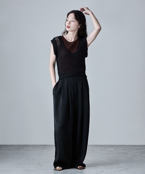 etoll.（エトル）の「ワッシャーサテンタックワイドパンツ（その他パンツ・レディース・グレイッシュベージュ/ブラック・M）」の5枚目の写真