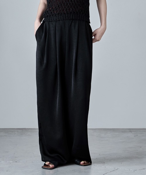 etoll.（エトル）の「ワッシャーサテンタックワイドパンツ（その他パンツ・レディース・グレイッシュベージュ/ブラック・M）」の8枚目の写真