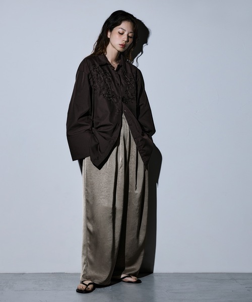 etoll.（エトル）の「ワッシャーサテンタックワイドパンツ（その他パンツ・レディース・グレイッシュベージュ/ブラック・M）」の13枚目の写真