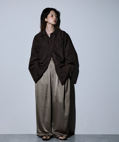 etoll.（エトル）の「ワッシャーサテンタックワイドパンツ（その他パンツ・レディース・グレイッシュベージュ/ブラック・M）」の16枚目の写真